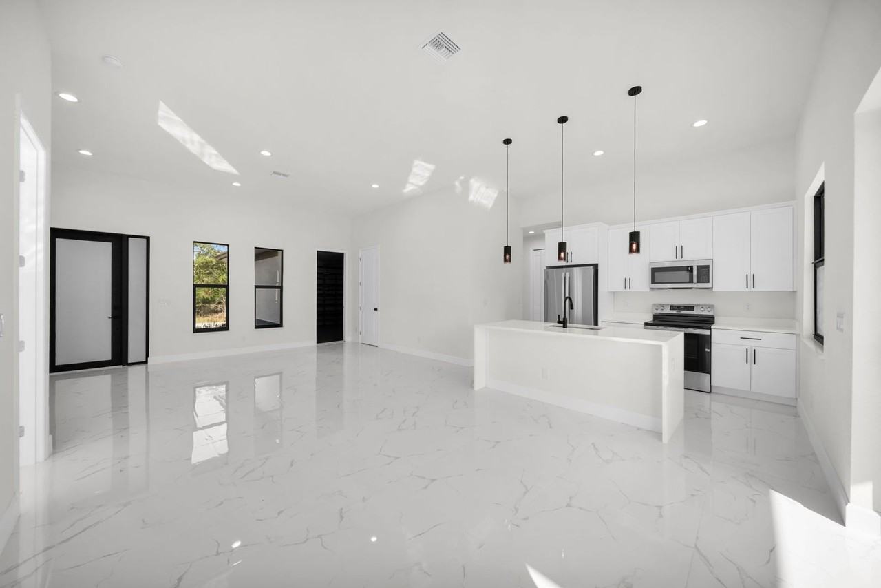 7054 Rosemont Dr - Photo 2 of 36