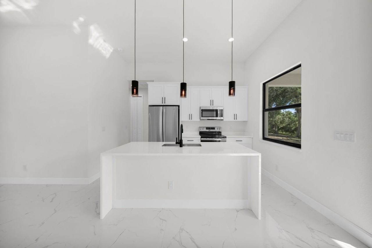 7054 Rosemont Dr - Photo 5 of 36