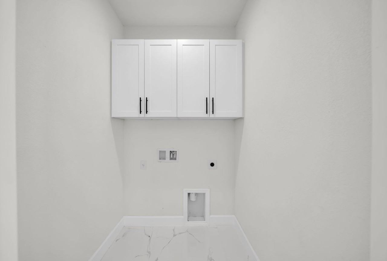 7054 Rosemont Dr - Photo 6 of 36