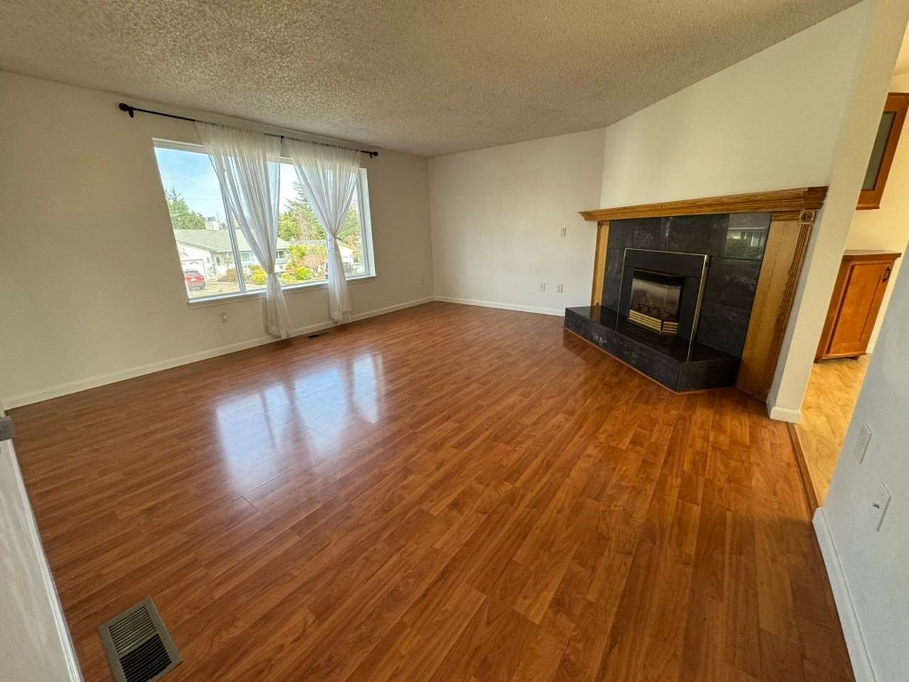 11909 Se 210th Pl - Photo 3 of 24