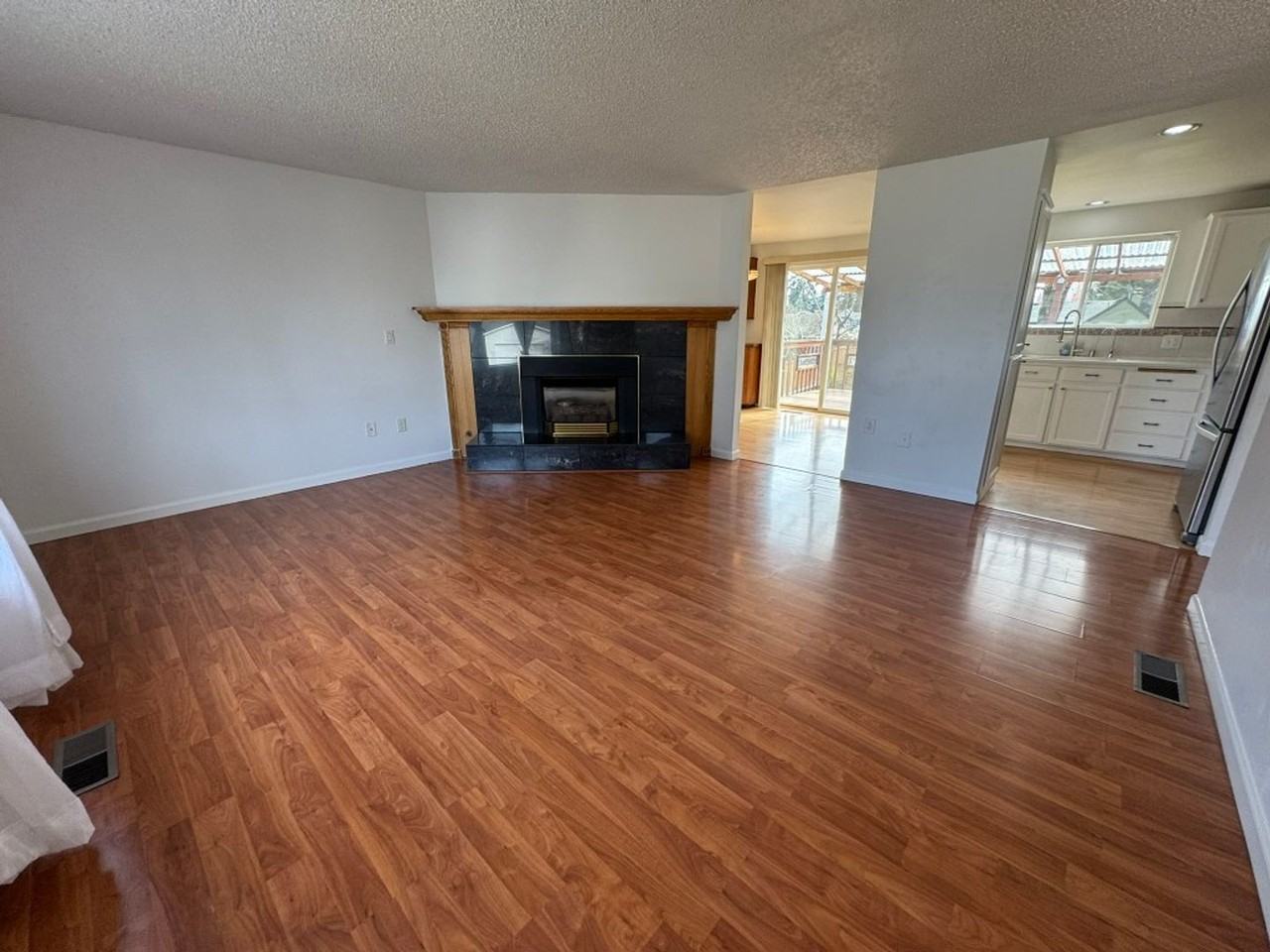 11909 Se 210th Pl - Photo 4 of 24