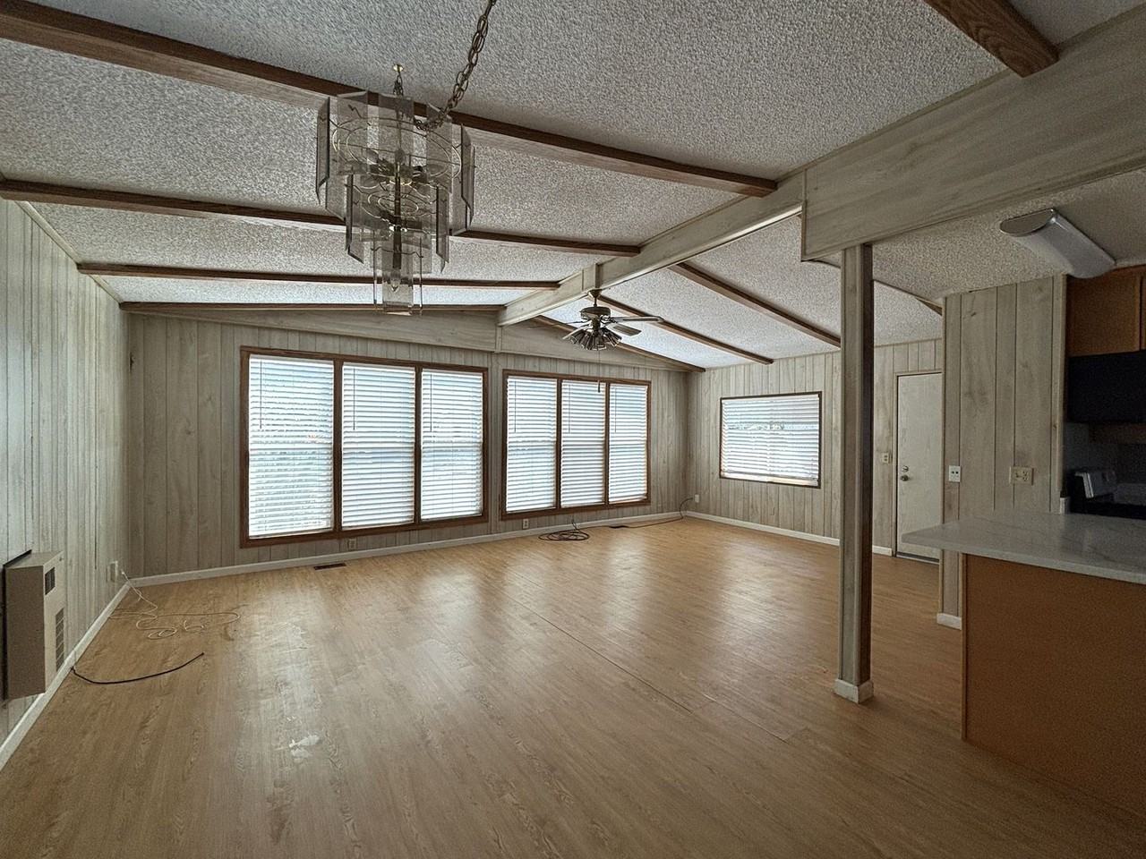 1 Robin Ct - Photo 4 of 9