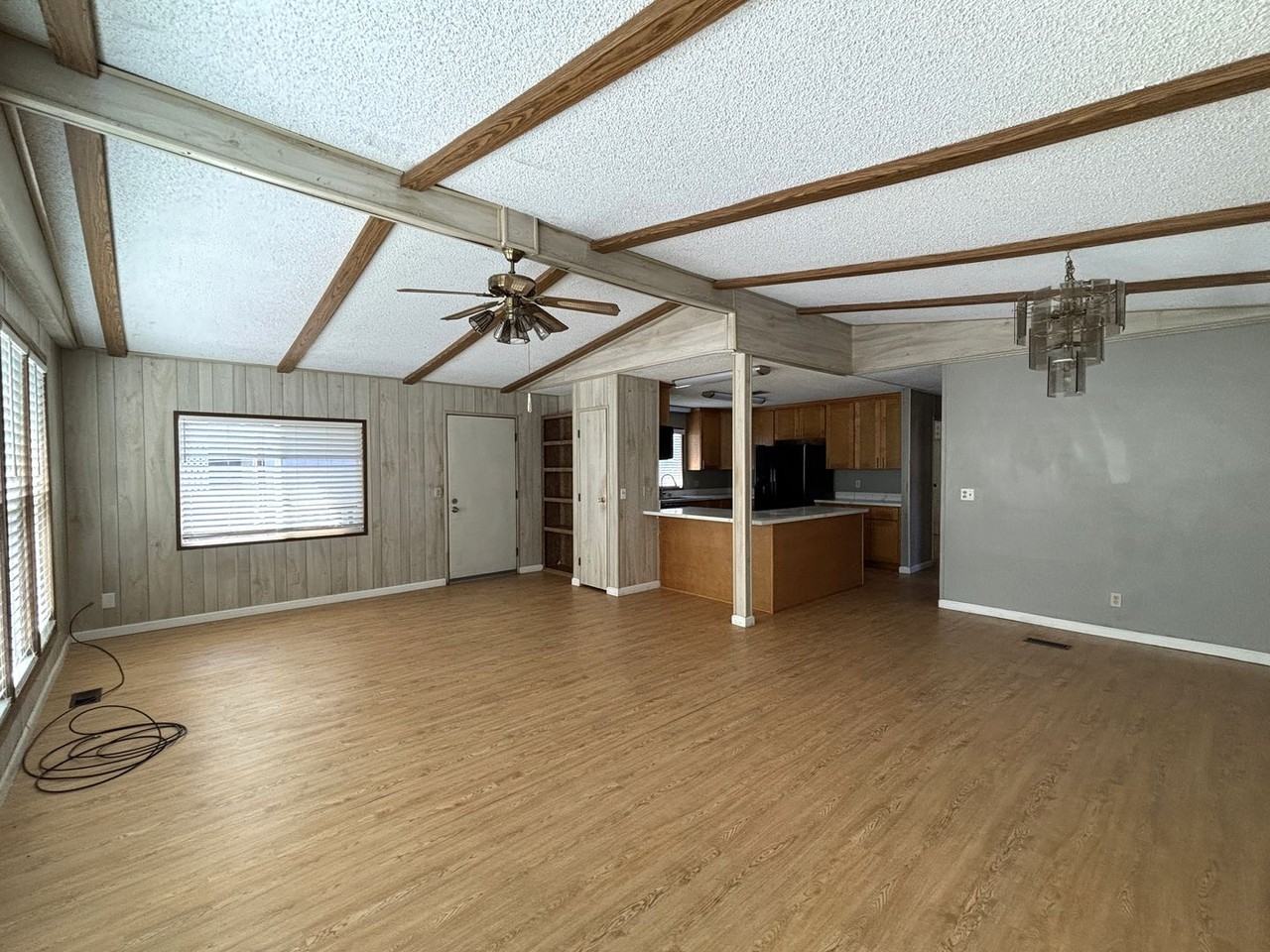 1 Robin Ct - Photo 5 of 9