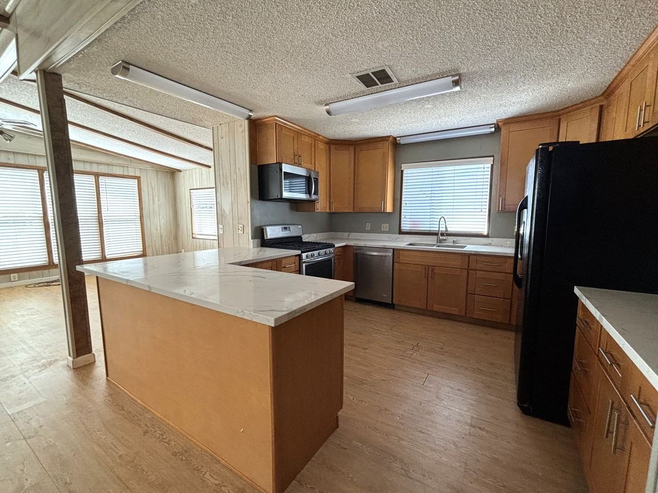 1 Robin Ct - Photo 6 of 9