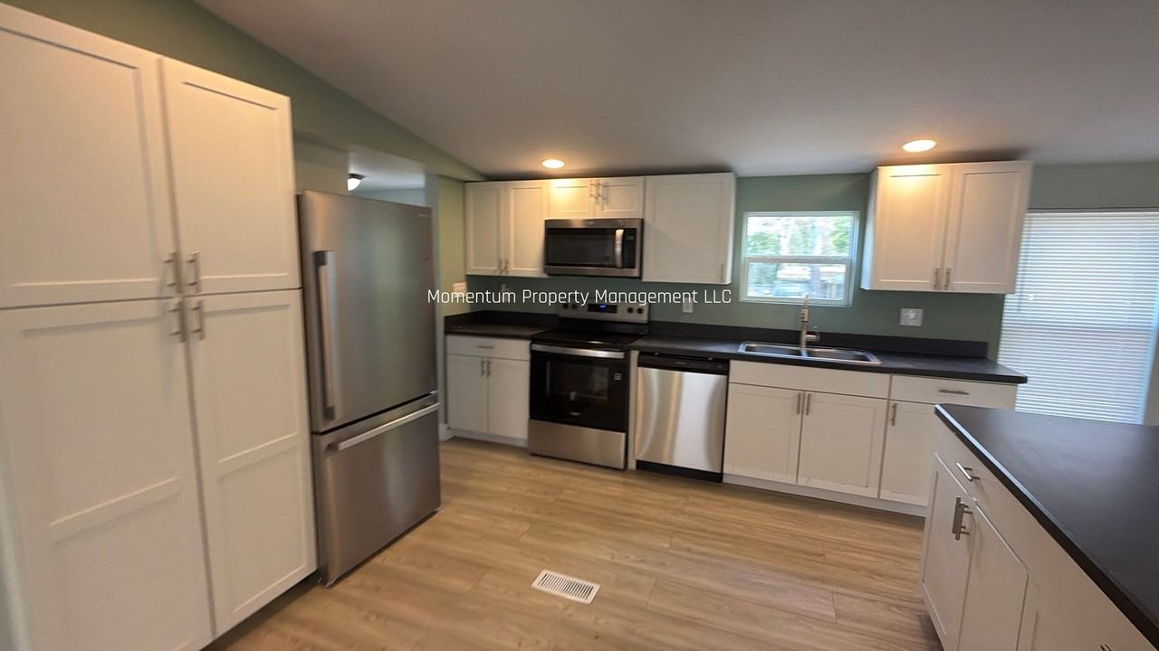 20071 Ruth St - Photo 2 of 21