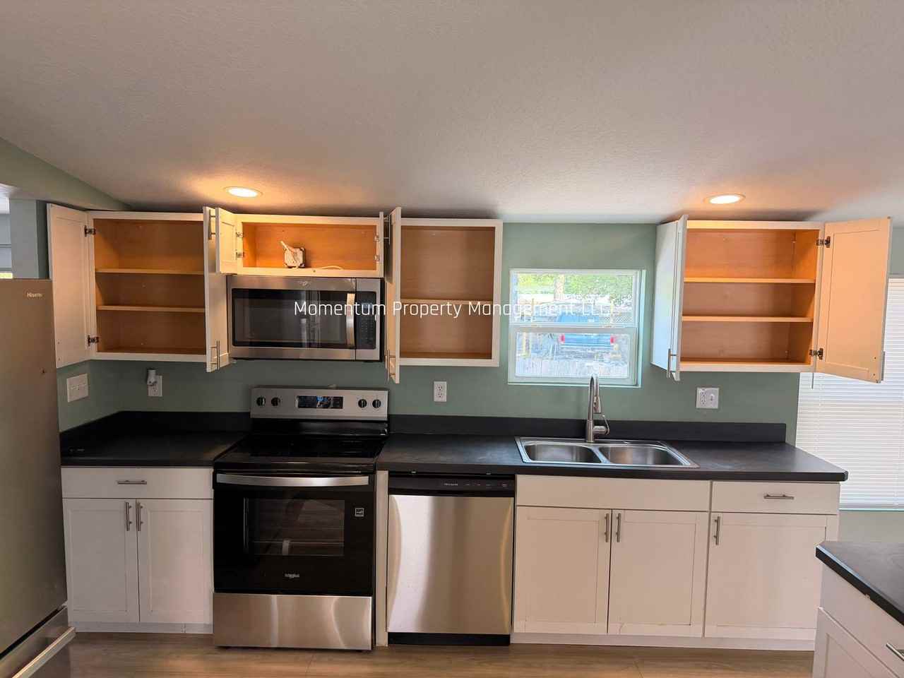 20071 Ruth St - Photo 3 of 21