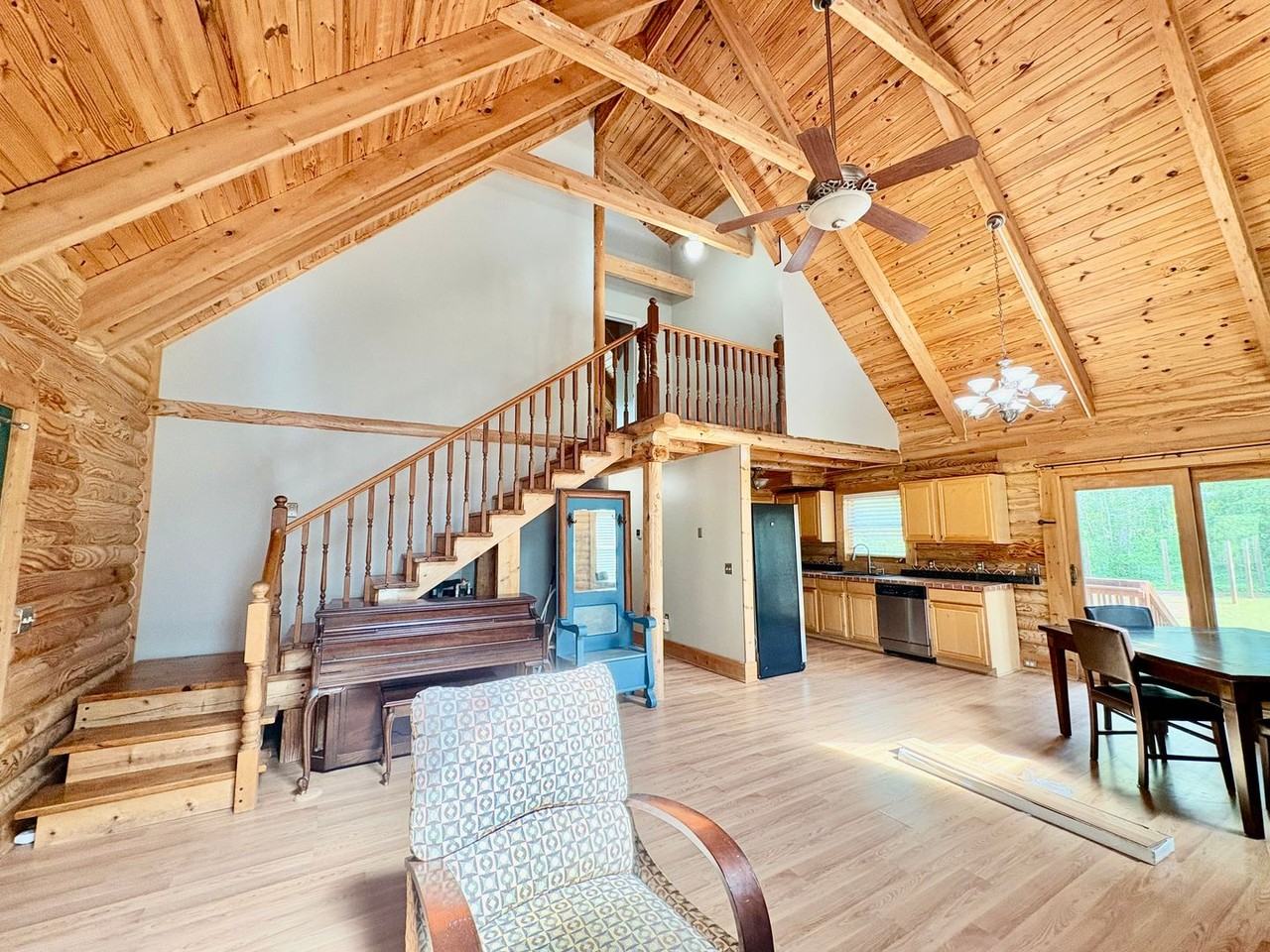 413 Skyview Dr - Photo 3 of 23