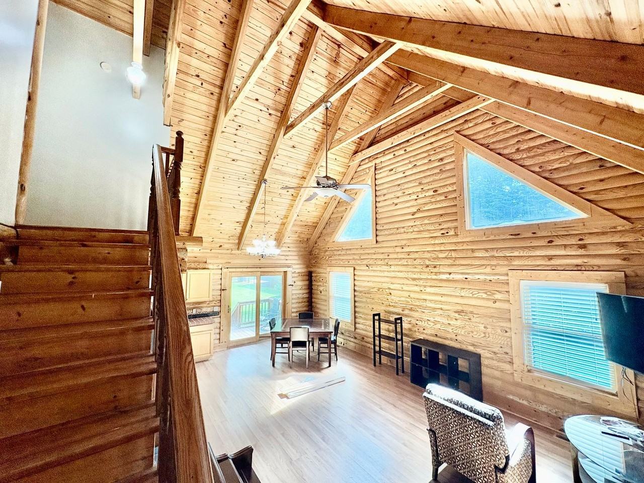 413 Skyview Dr - Photo 4 of 23