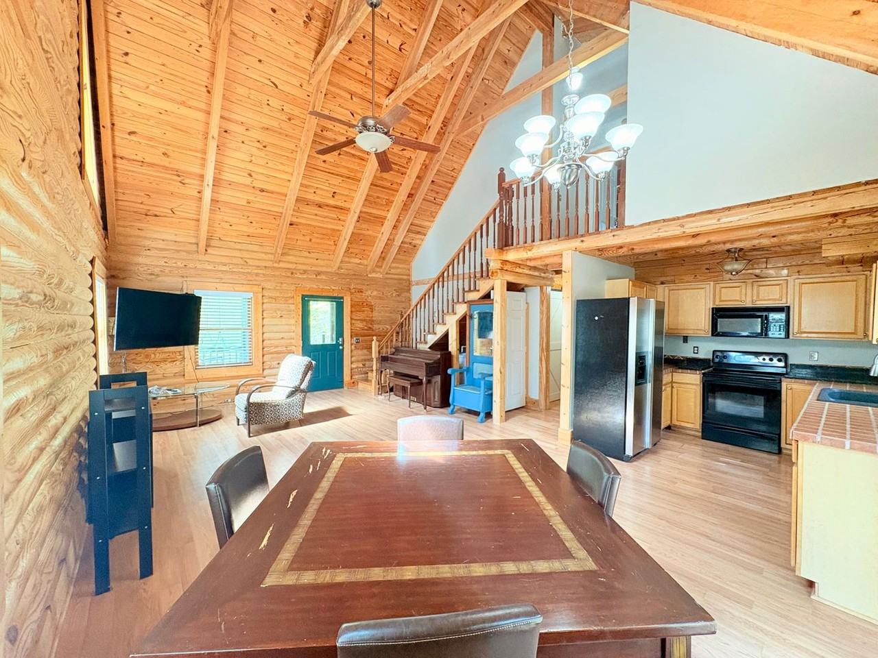 413 Skyview Dr - Photo 5 of 23