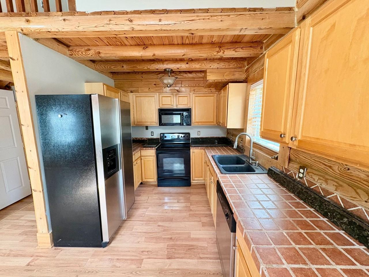 413 Skyview Dr - Photo 6 of 23