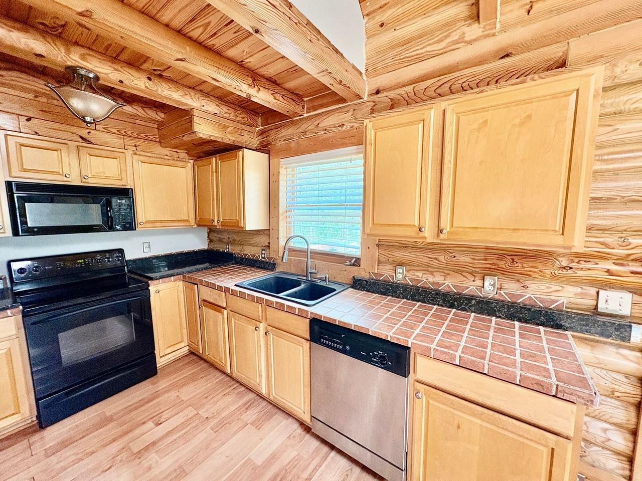 413 Skyview Dr - Photo 7 of 23