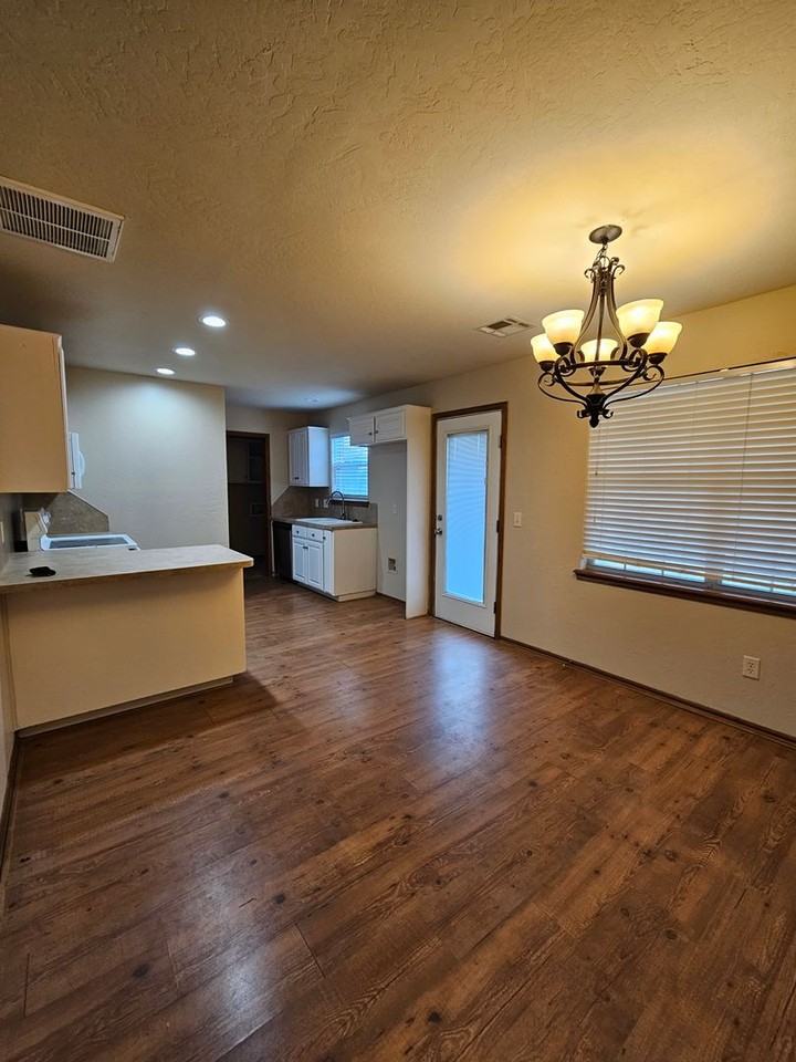 1404 Sw 25th St - Photo 4 of 19