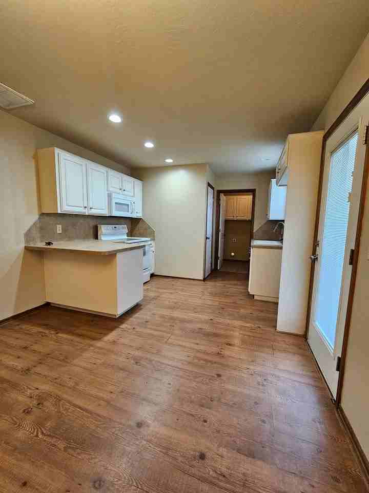 1404 Sw 25th St - Photo 5 of 19