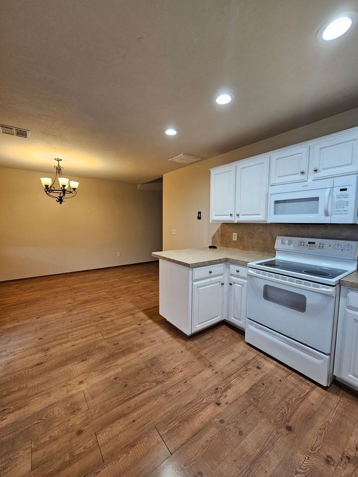 1404 Sw 25th St - Photo 6 of 19