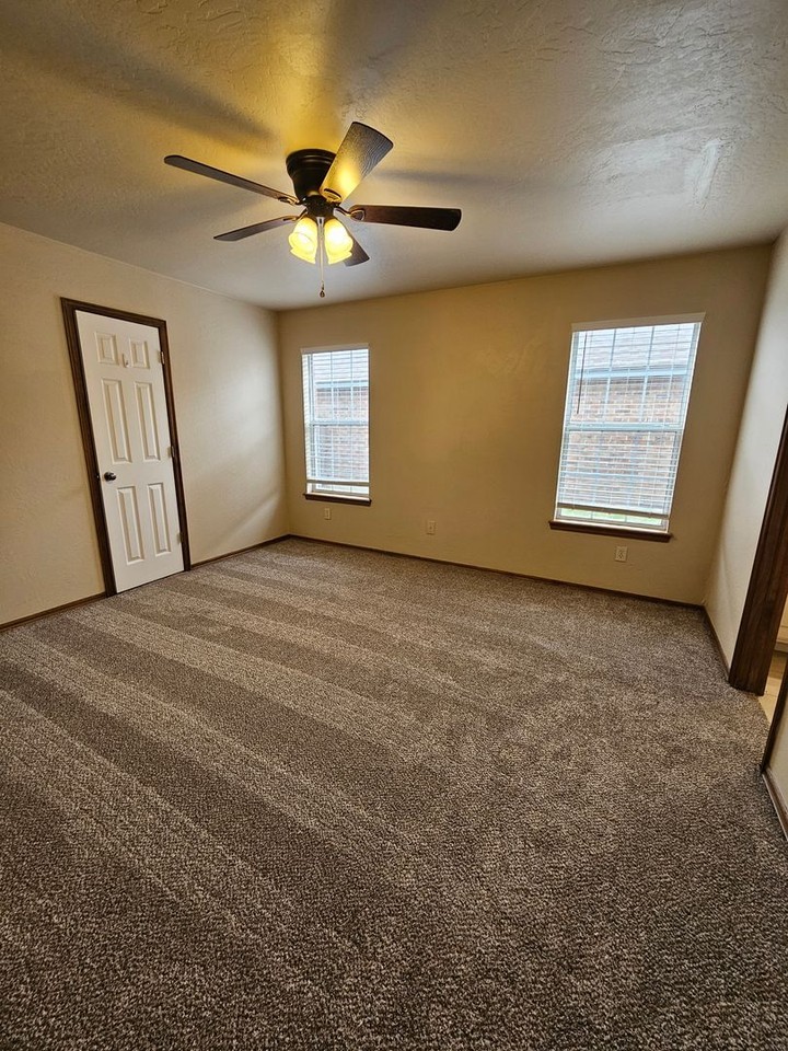 1404 Sw 25th St - Photo 7 of 19