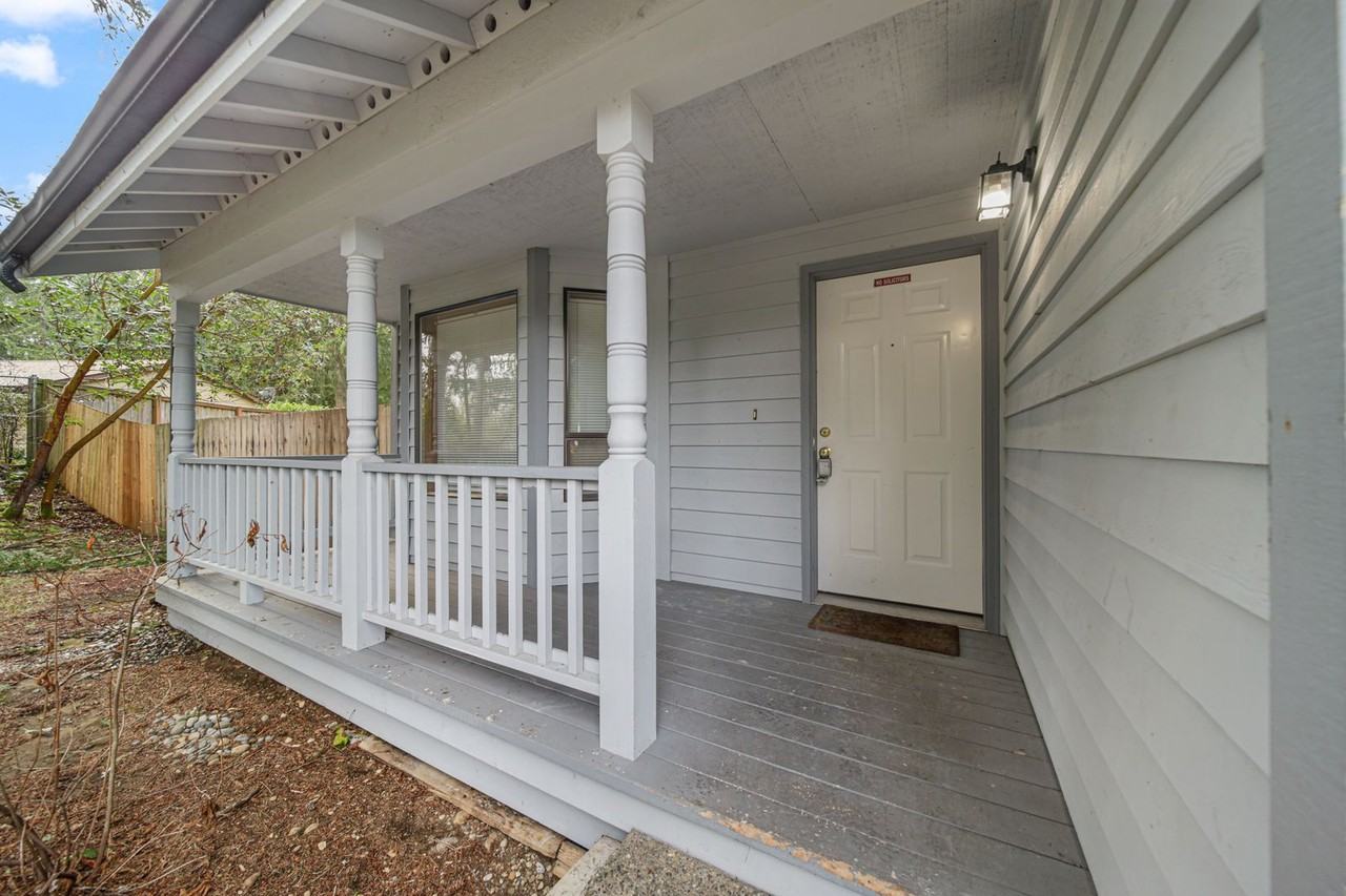 8545 Oxford Ave Se - Photo 5 of 38