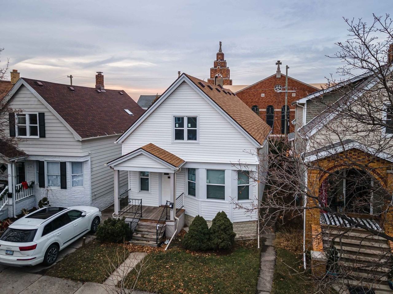 2707 Trowbridge St - Photo 2 of 11