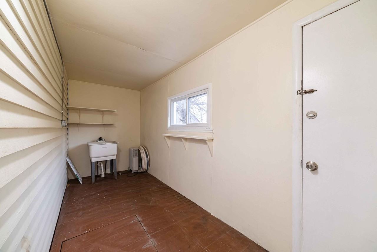 2707 Trowbridge St - Photo 3 of 11