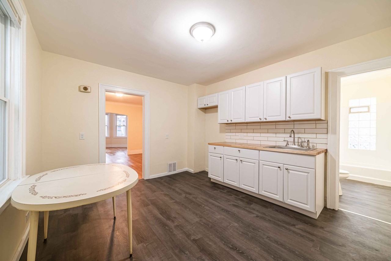 2707 Trowbridge St - Photo 5 of 11