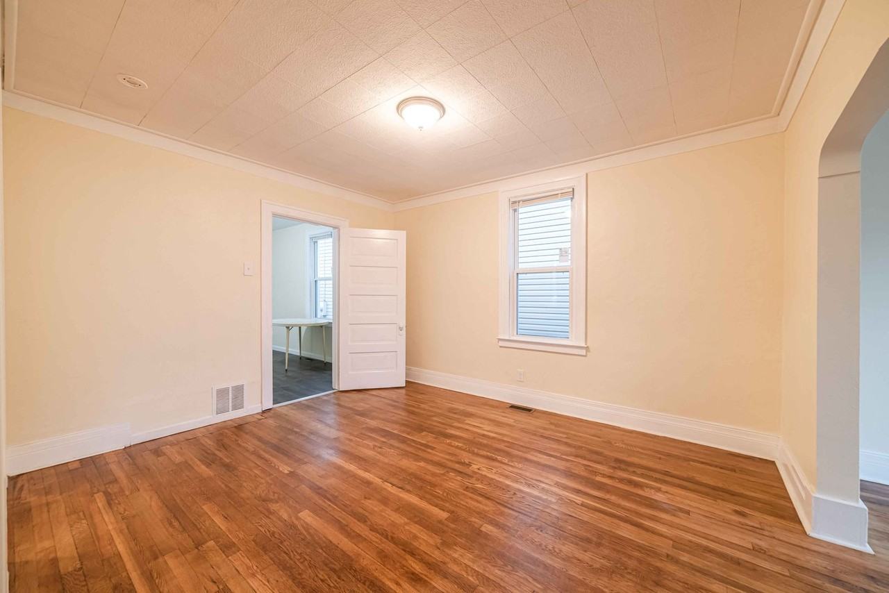 2707 Trowbridge St - Photo 6 of 11