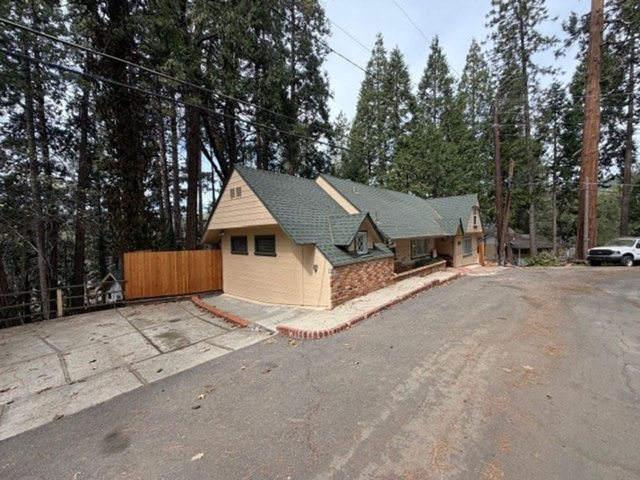 22870 Black Hawk Dr - Photo 3 of 24