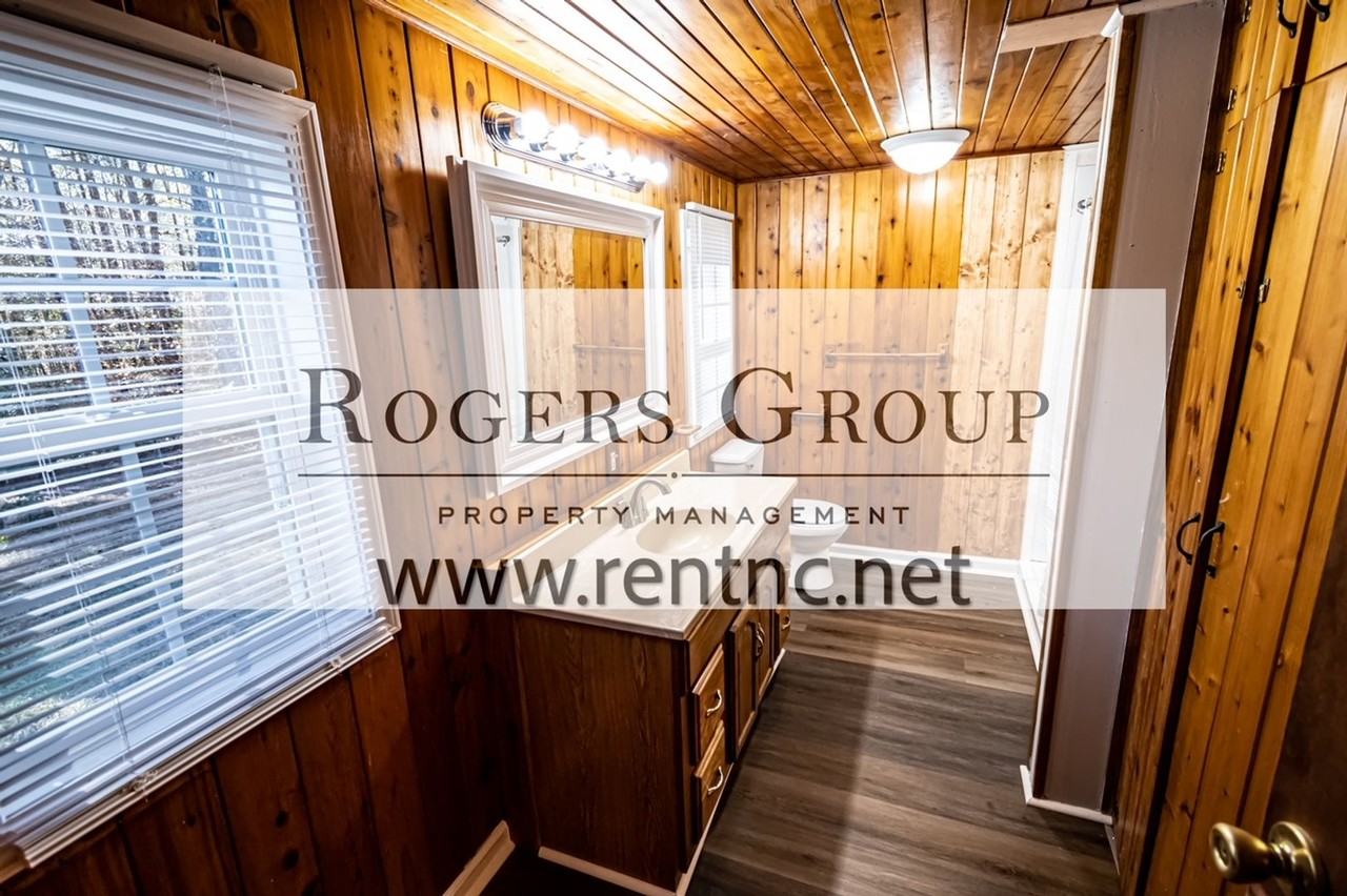 543 W Green St - Photo 2 of 11