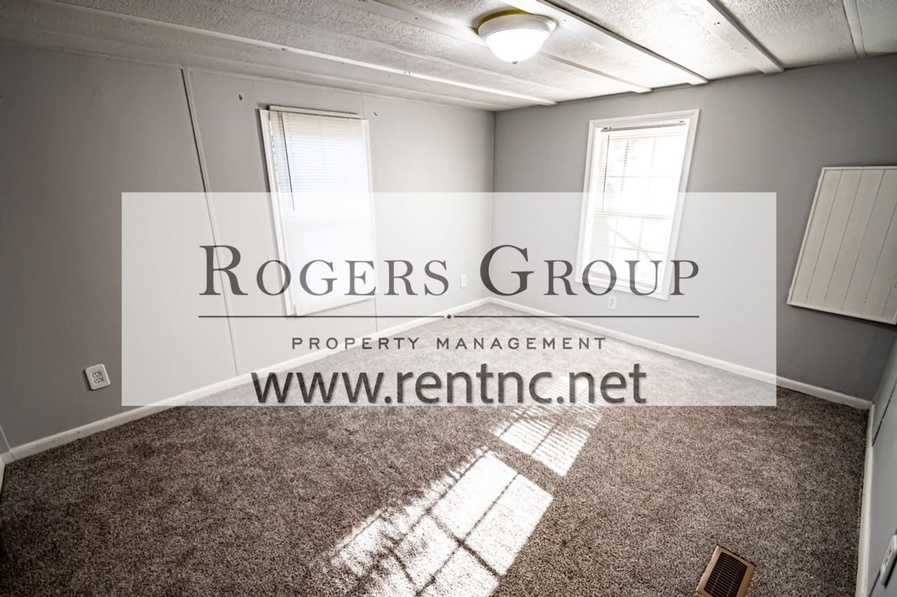 543 W Green St - Photo 3 of 11