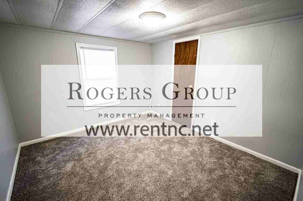 543 W Green St - Photo 5 of 11