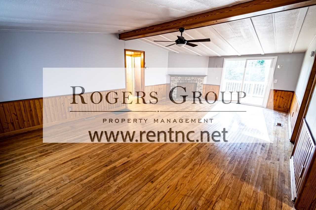 543 W Green St - Photo 6 of 11