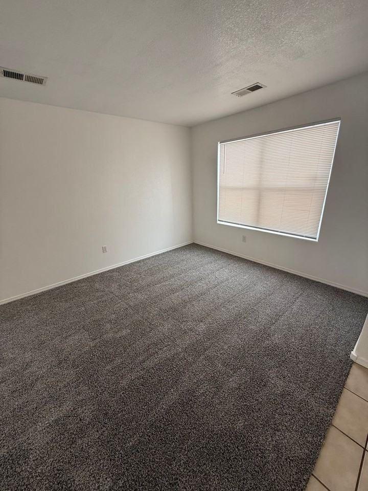 6131 Blue Mountain Dr - Photo 6 of 40