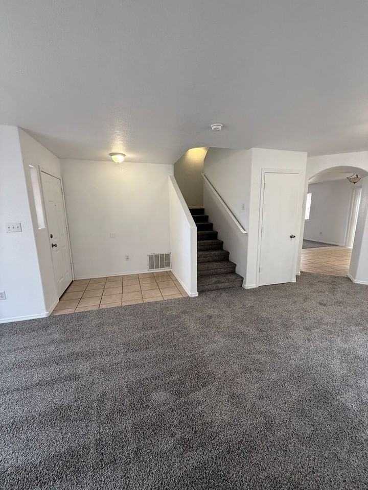 6131 Blue Mountain Dr - Photo 7 of 40