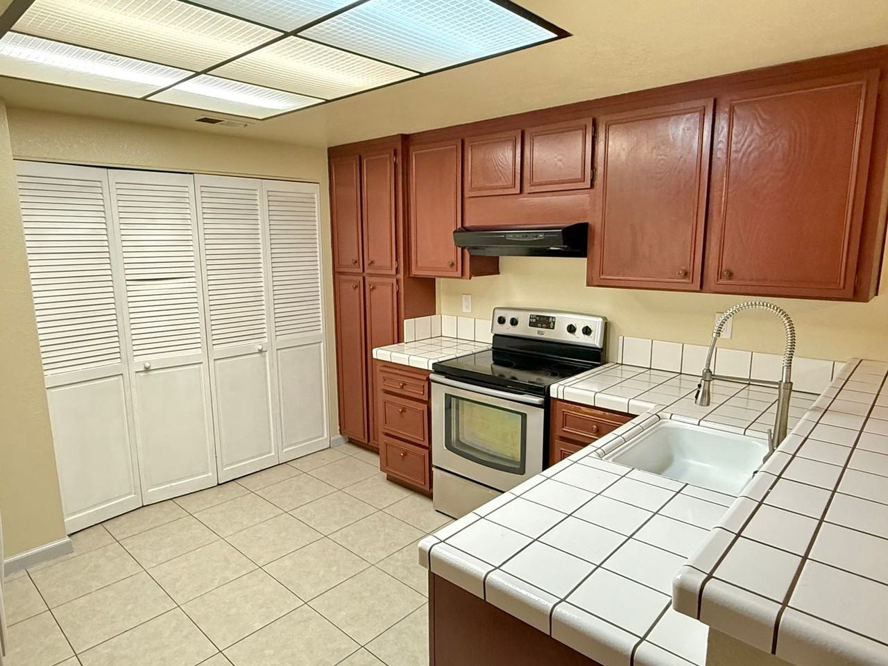 34912 Oyster Bay Ter - Photo 5 of 19