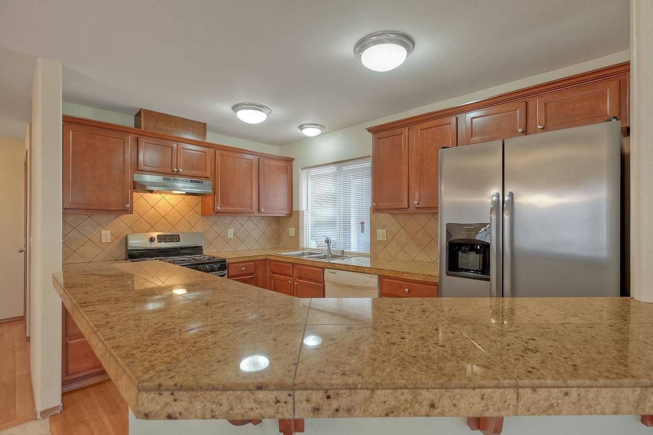 10425 2nd Ave Sw - Photo 3 of 12