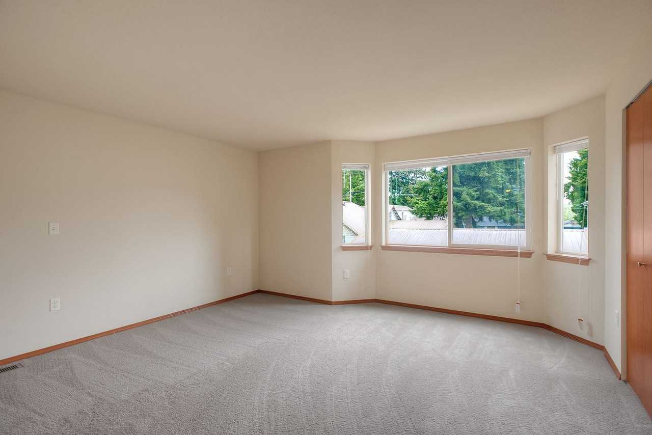 10425 2nd Ave Sw - Photo 7 of 12