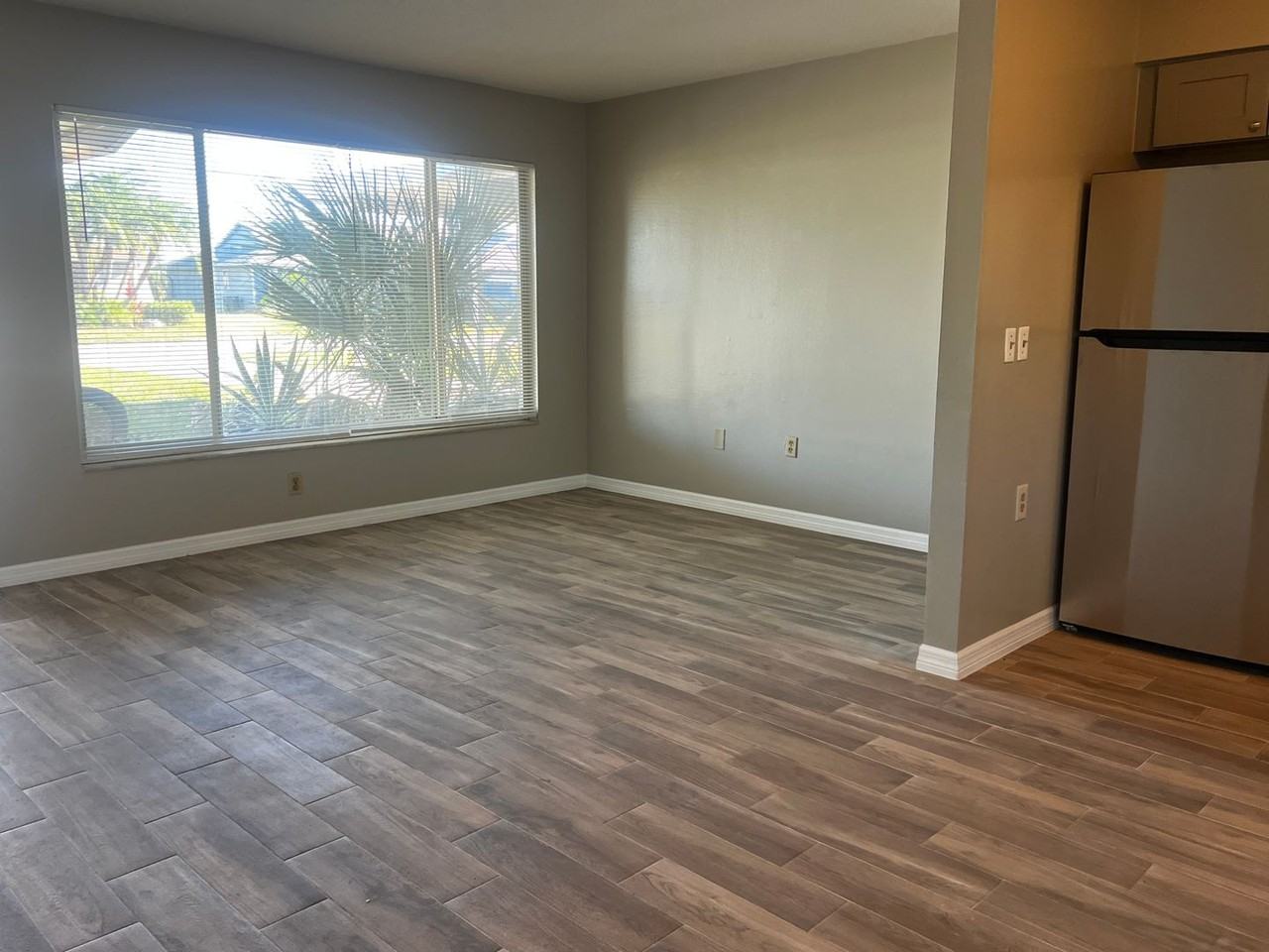 556 Briarwood Rd - Photo 4 of 19