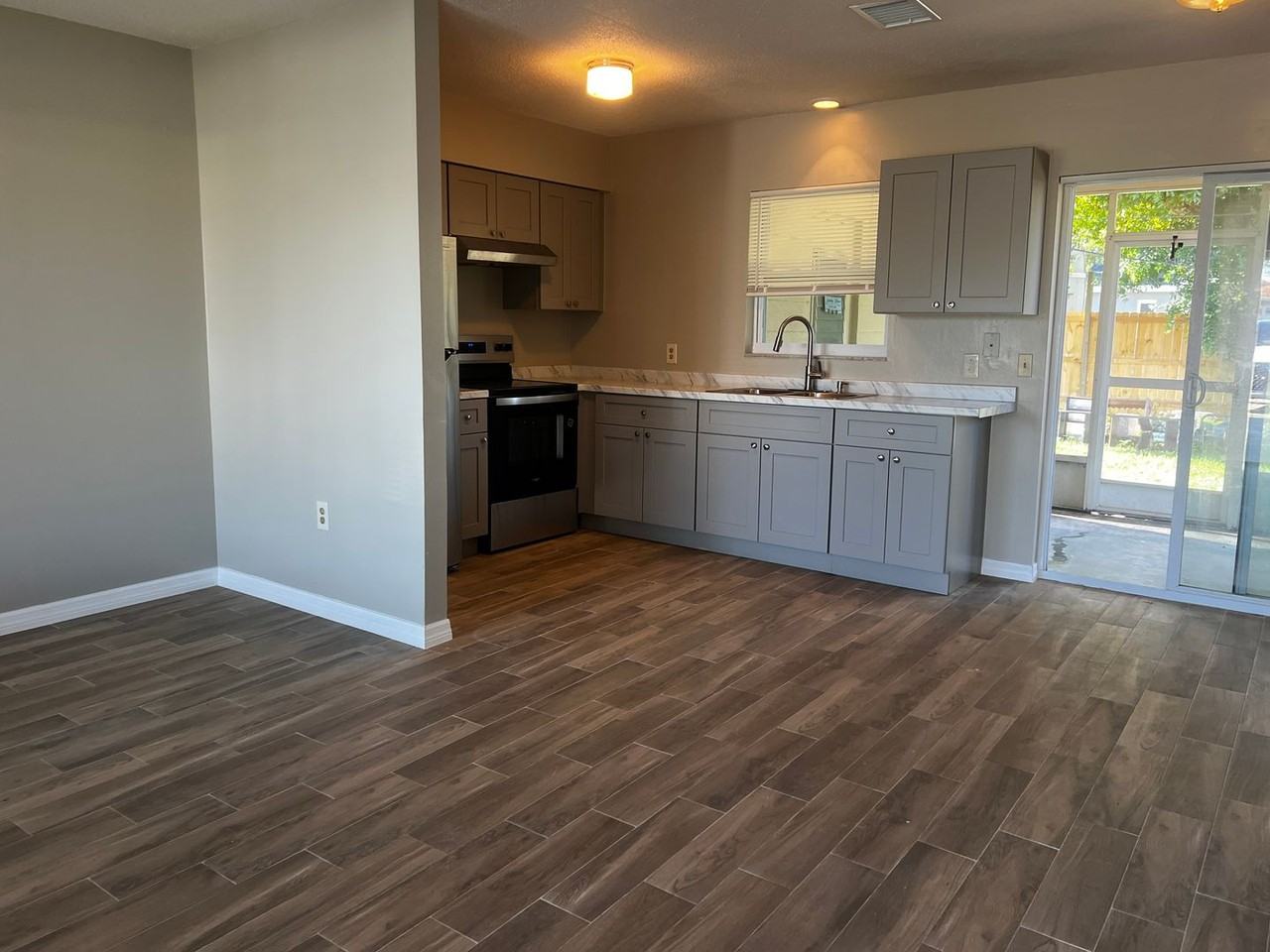 556 Briarwood Rd - Photo 5 of 19