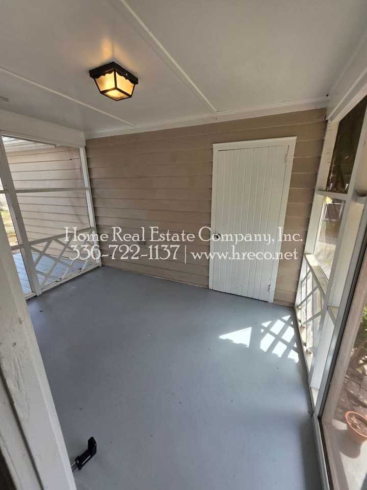 525 Lester Ln - Photo 2 of 16