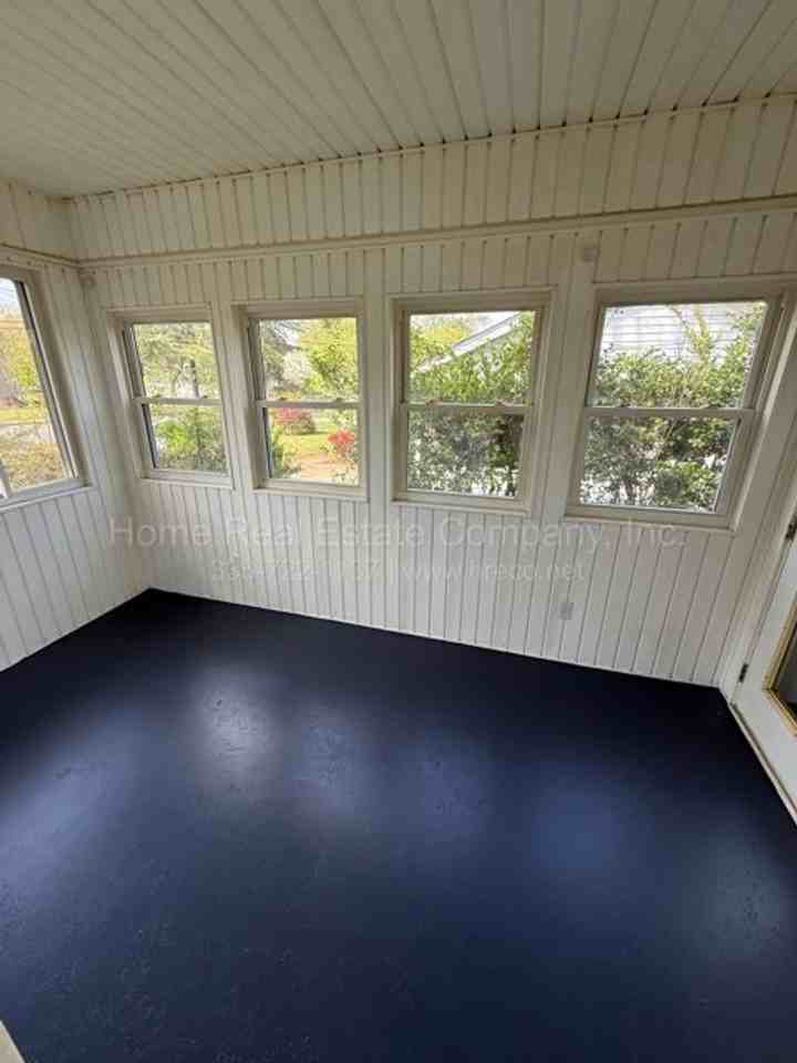 1125 Bolton St - Photo 2 of 12