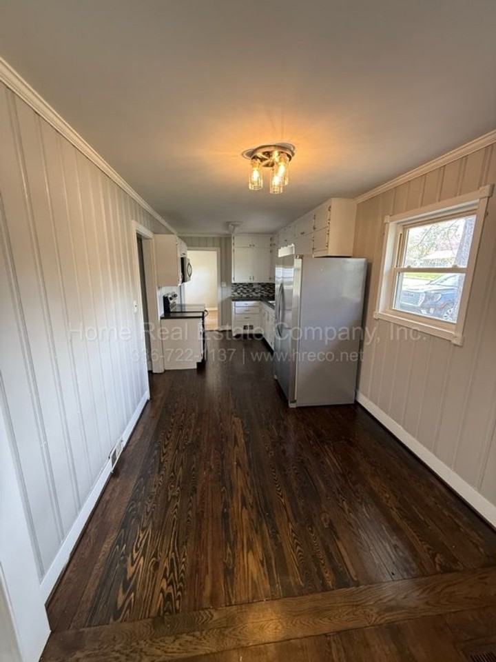 1125 Bolton St - Photo 3 of 12