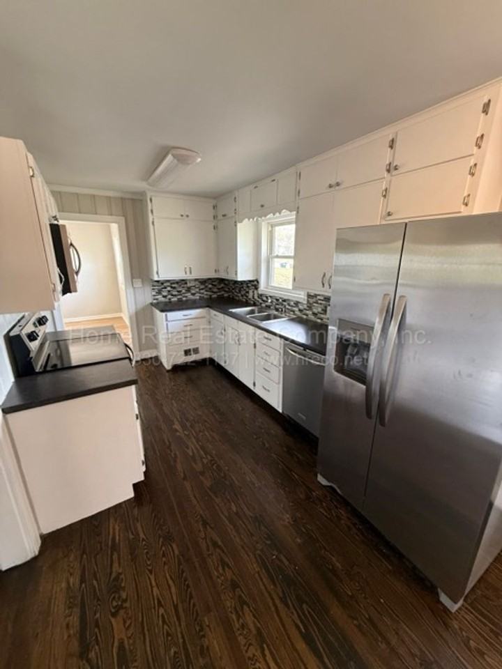 1125 Bolton St - Photo 4 of 12