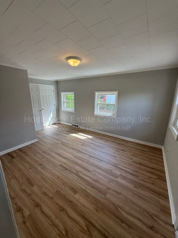 1125 Bolton St - Photo 6 of 12
