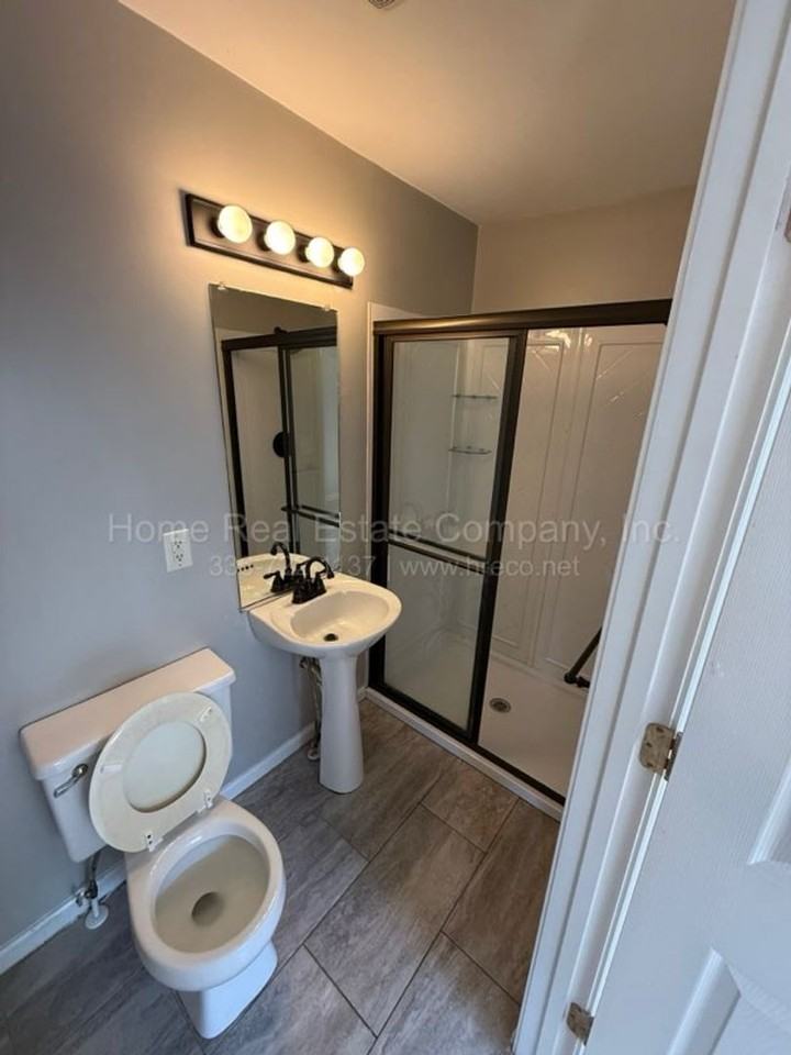 1125 Bolton St - Photo 7 of 12