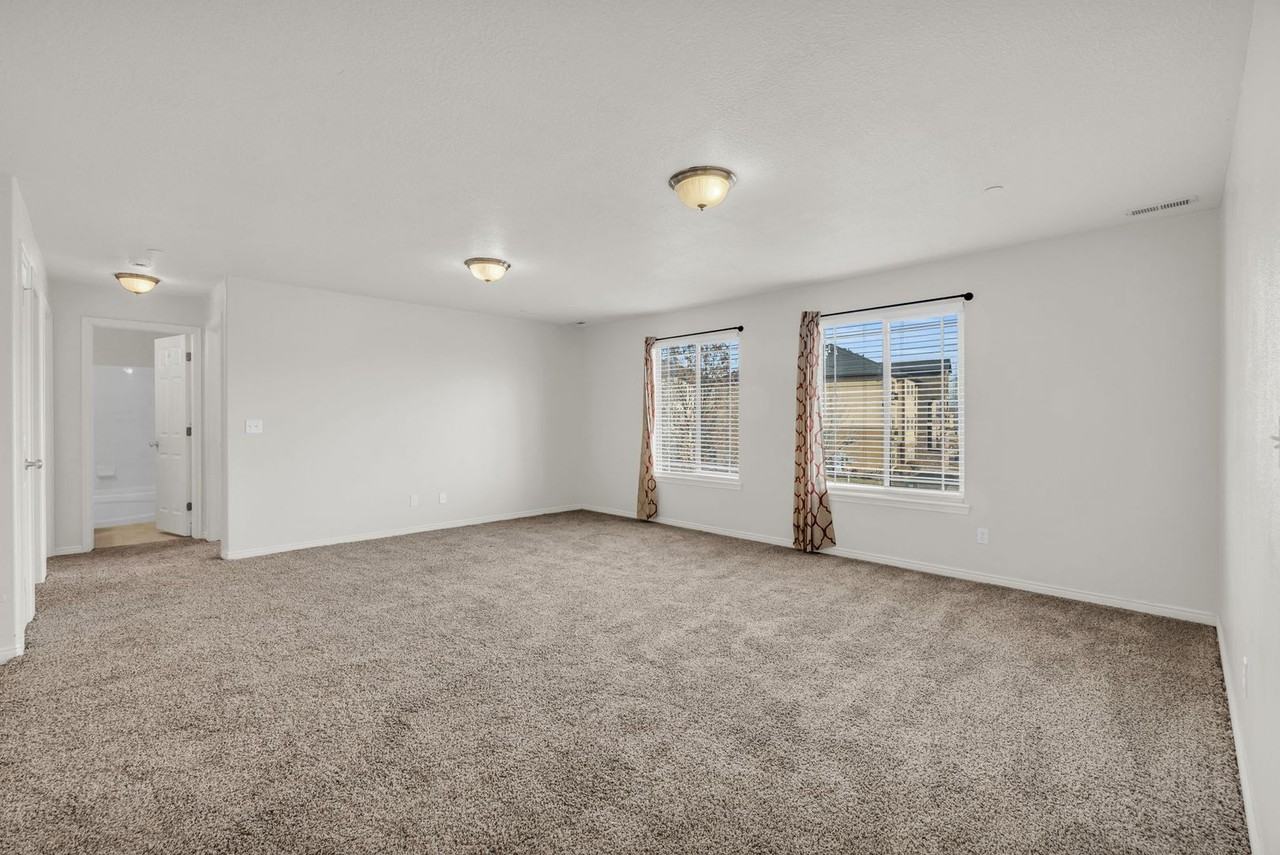 3585 E Rock Creek Rd #E8 - Photo 2 of 21