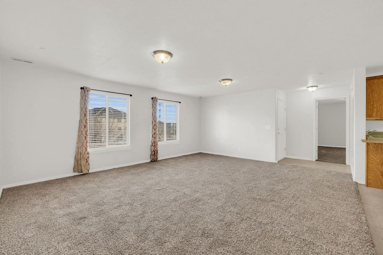 3585 E Rock Creek Rd #E8 - Photo 3 of 21