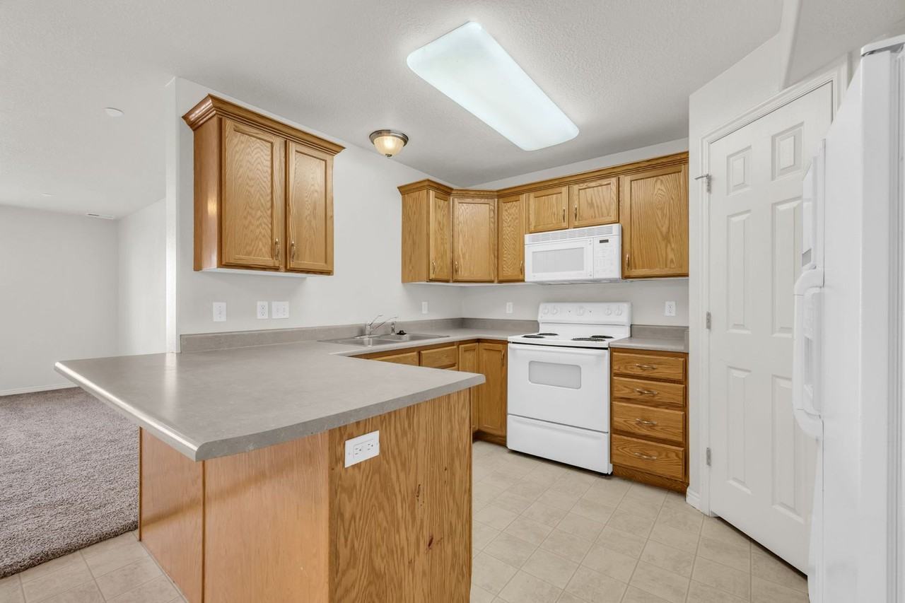 3585 E Rock Creek Rd #E8 - Photo 6 of 21