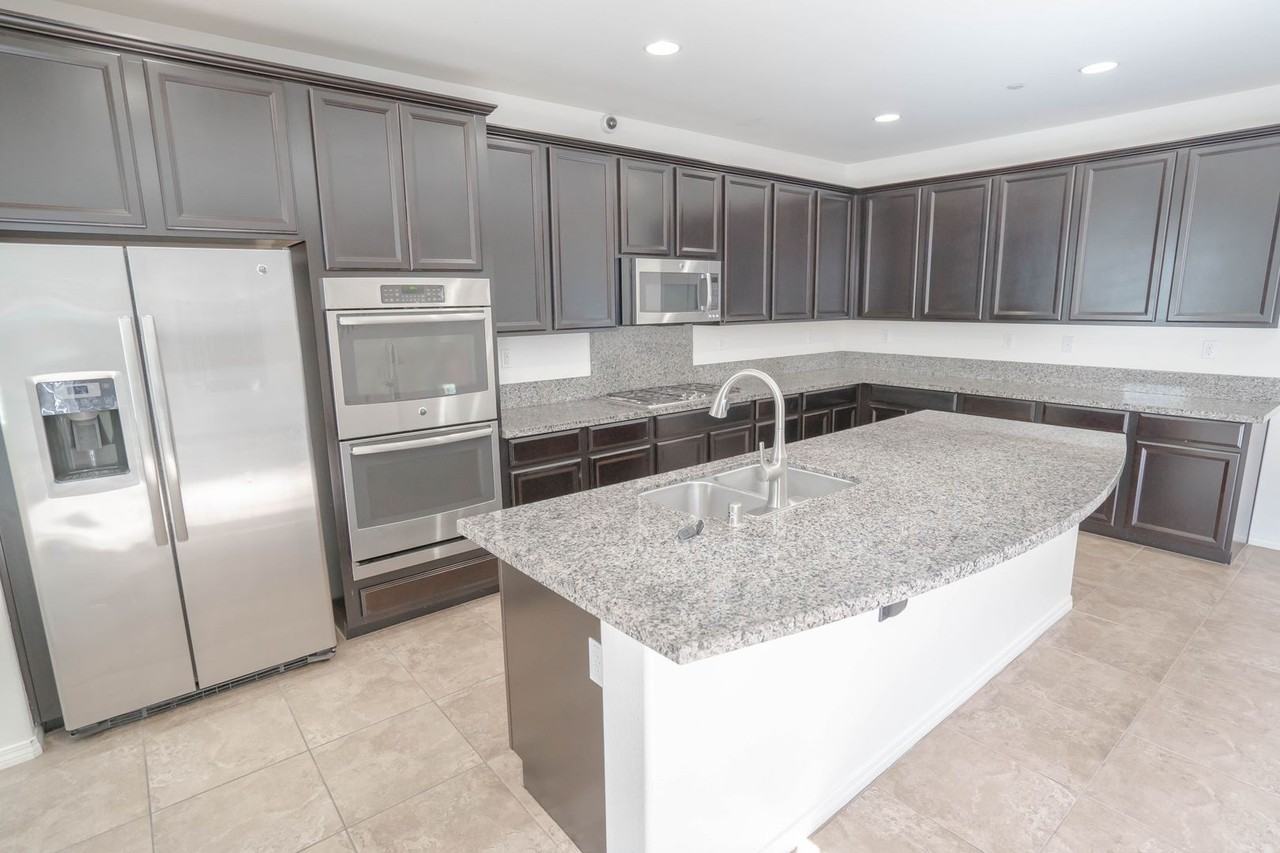 28341 Vista Del Rio Dr - Photo 4 of 23