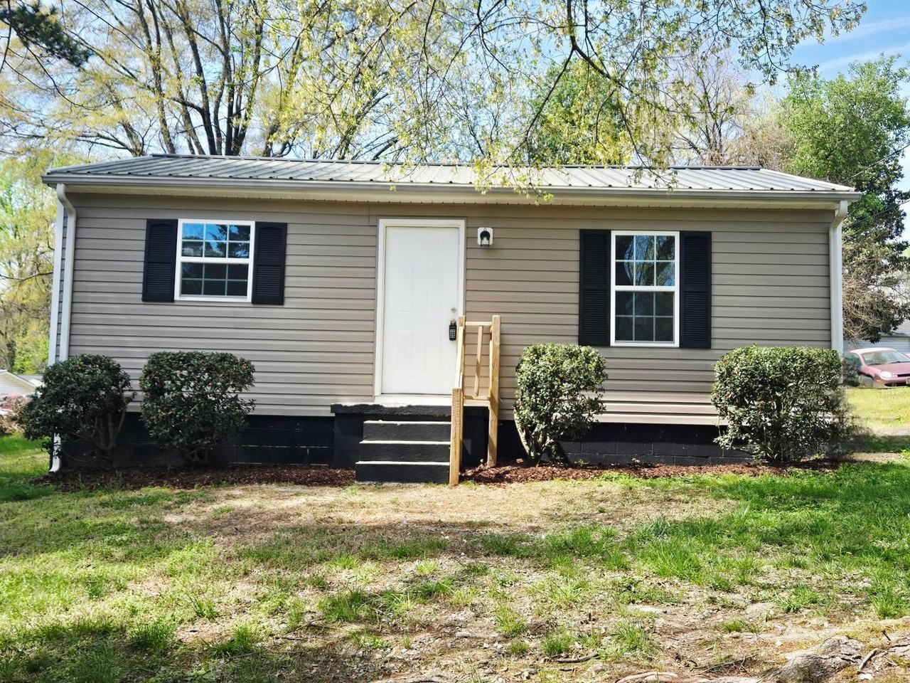 1000 Camden St - Photo 2 of 7