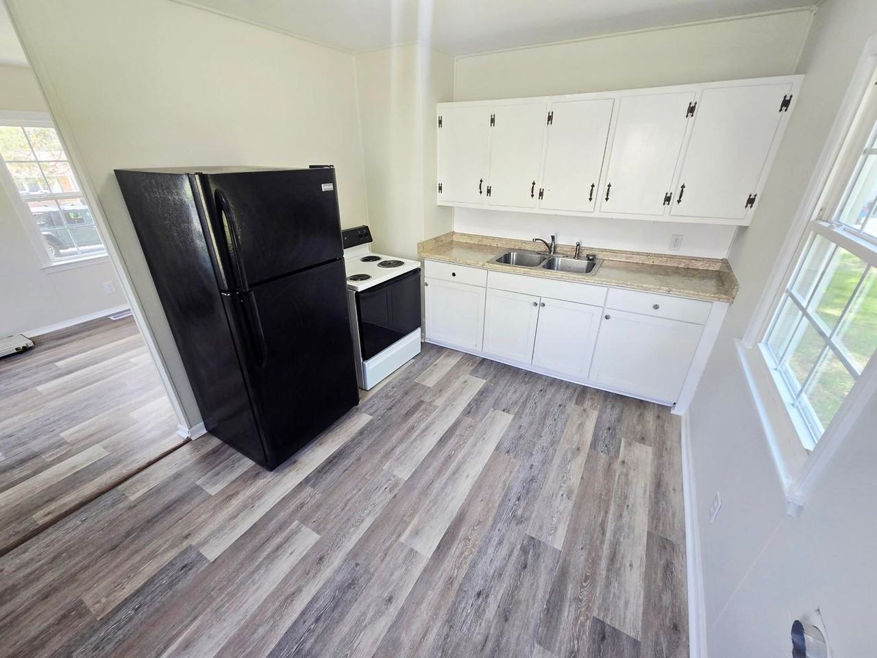 1000 Camden St - Photo 3 of 7