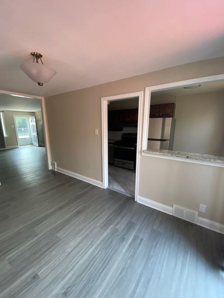 7924 Marsden St - Photo 3 of 16