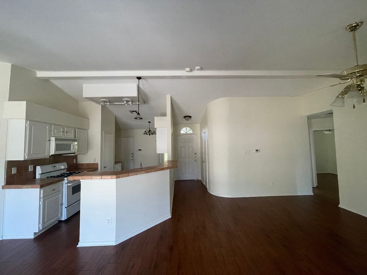 1703 Hatch Rd - Photo 7 of 32